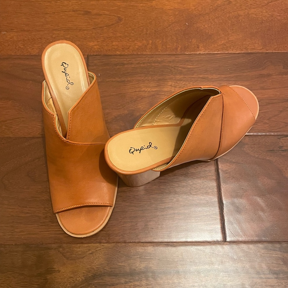 Never worn clog heels